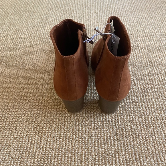 Women's Old Navy Brown Booties, Size 9 - Picture 4 of 7
